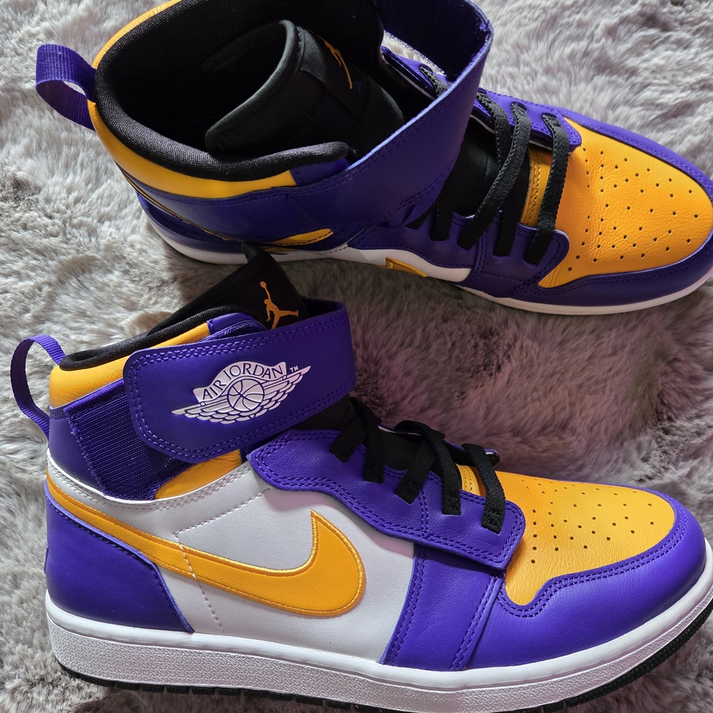 Nike Air Jordan 1 High FlyEase Lakers - Picture 2 of 6